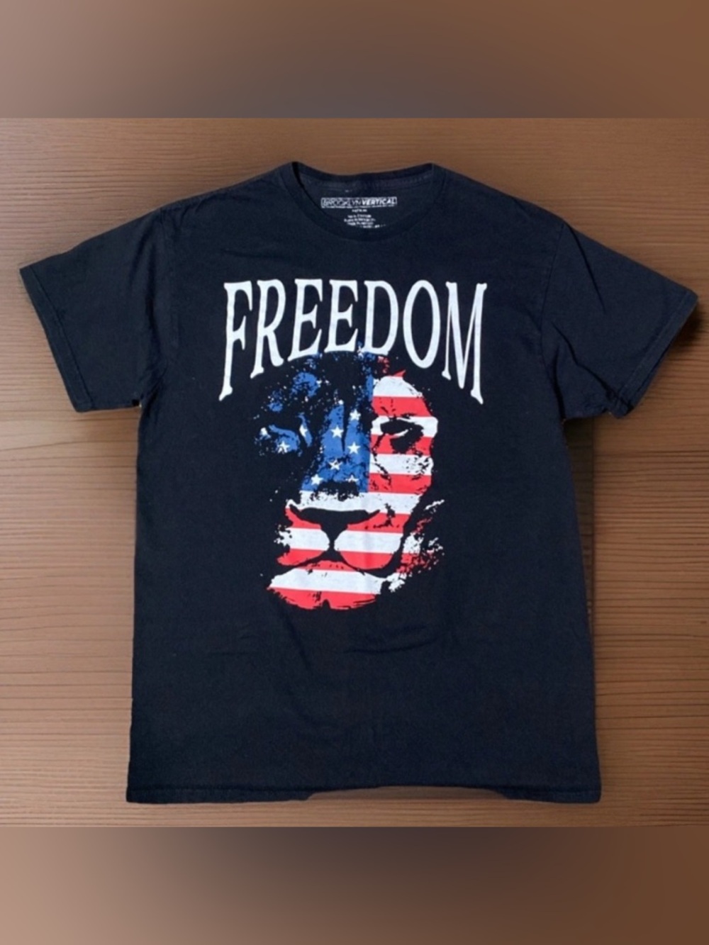 BROOKLYN VERTICAL Freedom Men’s T-Shirt Medium Lion Red White and Blue Cotton
